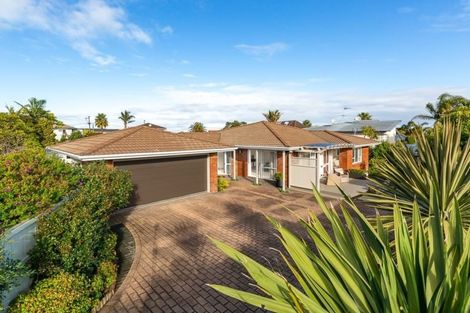 Photo of property in 2/38 East Coast Road, Milford, Auckland, 0620