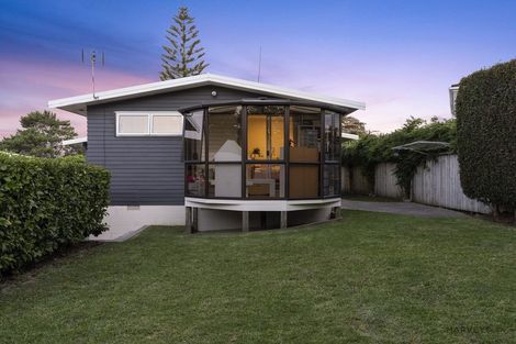 Photo of property in 21 Sunvue Road, Glen Eden, Auckland, 0602