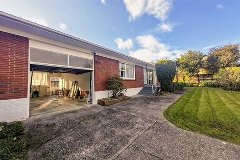 Photo of property in 2/1 Chevis Place, Pakuranga, Auckland, 2010