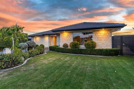 Photo of property in 8 Springside Place, Redwood, Christchurch, 8051