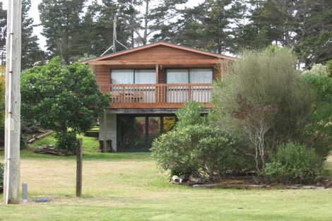 Photo of property in 152 Ocean Beach Road, Tairua, 3508