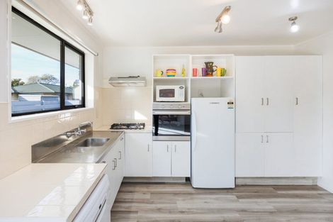 Photo of property in 2b Droylsden Place, Palmerston North, 4410