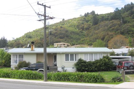 Photo of property in 134 Waikawa Road, Picton, 7220