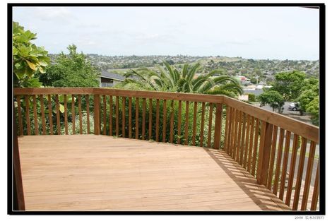 Photo of property in 15 Longwood Place, Forrest Hill, Auckland, 0620