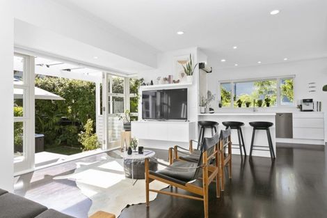 Photo of property in 38 Churchill Road, Murrays Bay, Auckland, 0630