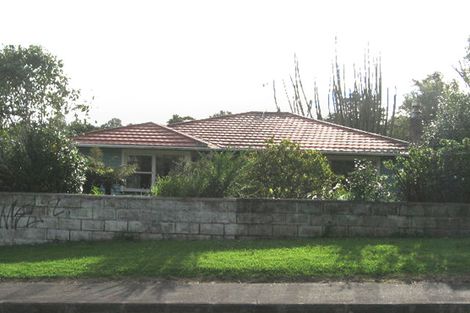 Photo of property in 28 Gill Avenue, Te Atatu Peninsula, Auckland, 0610