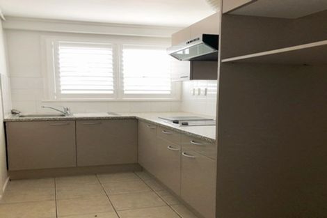 Photo of property in 8 Divich Avenue, Te Atatu South, Auckland, 0610