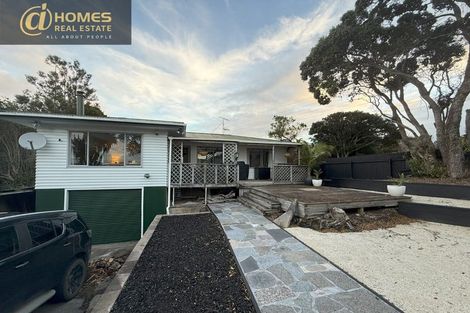 Photo of property in 16 Mirovale Place, Totara Vale, Auckland, 0629