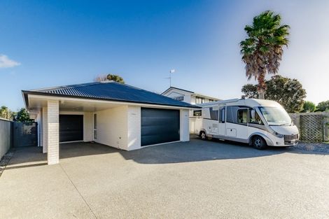 Photo of property in 84 Mazengarb Road, Paraparaumu Beach, Paraparaumu, 5032