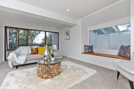 Photo of property in 2/51 Seaton Road, Murrays Bay, Auckland, 0630