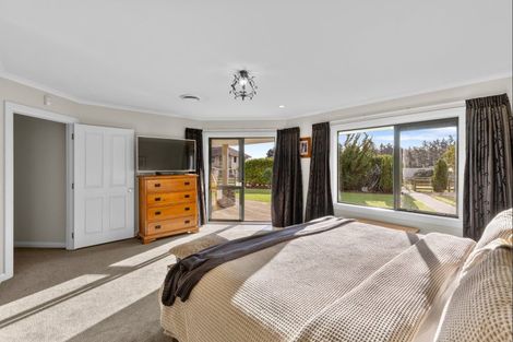 Photo of property in 44 Tutakarae Road, Kelvin Grove, Palmerston North, 4470