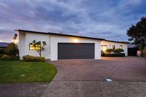 Photo of property in 111 Ruapehu Drive, Fitzherbert, Palmerston North, 4410