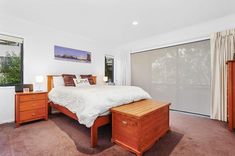 Photo of property in 90e Atkinson Road, Titirangi, Auckland, 0604