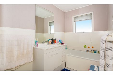 Photo of property in 4/496 Glenfield Road, Glenfield, Auckland, 0629