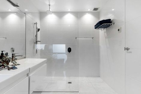 Photo of property in 10 Garreg Road, Fendalton, Christchurch, 8052