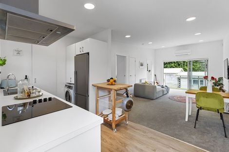 Photo of property in 7/14 Atkinson Street, Newlands, Wellington, 6037