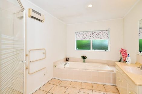 Photo of property in 15 Len Garlick Place, Pahurehure, Papakura, 2113