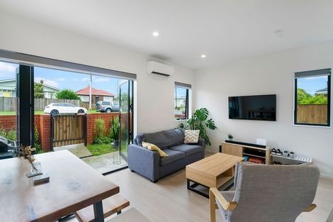 Photo of property in 2/87 Astley Avenue, New Lynn, Auckland, 0600