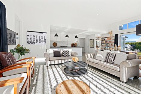 Photo of property in 32 Awanui Crescent, Matakana, 0985