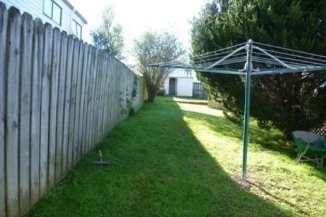 Photo of property in 3 Thalia Place, Totara Vale, Auckland, 0629