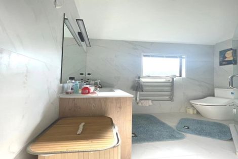 Photo of property in 10b Beach Road, Castor Bay, Auckland, 0620