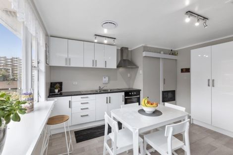 Photo of property in 393 Cambridge Terrace, Naenae, Lower Hutt, 5011