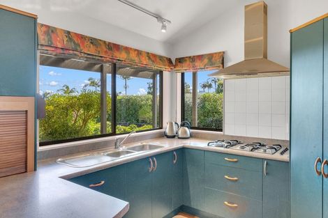 Photo of property in 13 Taipa View Road, Taipa, 0483