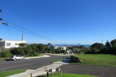 Photo of property in 55 Pioneer Road, Moturoa, New Plymouth, 4310