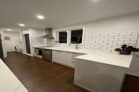 Photo of property in 5 Gill Avenue, Te Atatu Peninsula, Auckland, 0610