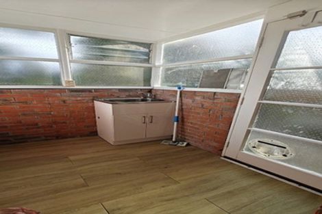 Photo of property in 4/73 Castor Bay Road, Castor Bay, Auckland, 0620