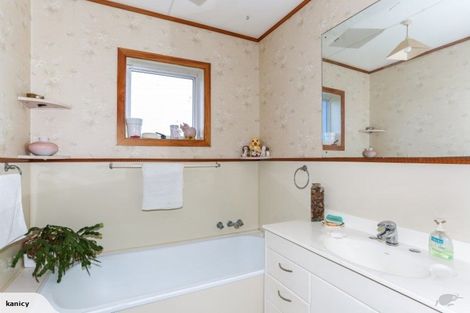 Photo of property in 31 Cameron Road, Waiuku, 2681