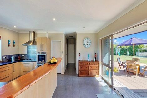 Photo of property in 63 Loch Views Road, Acacia Bay, Taupo, 3385