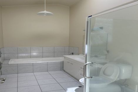 Photo of property in 5 Mitika Way, Strathmore Park, Wellington, 6022