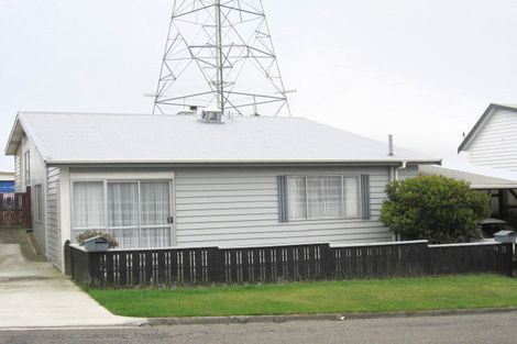 Photo of property in 1/3 Chetwode Grove, Newlands, Wellington, 6037