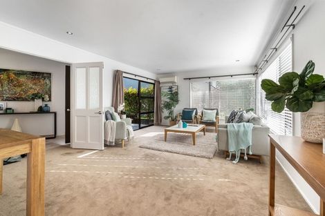 Photo of property in 2/114 Ocean View Road, Northcote, Auckland, 0627