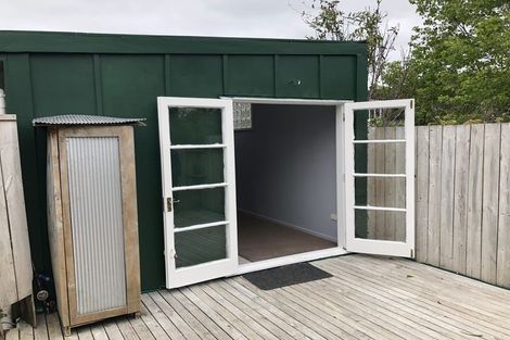 Photo of property in 44 Sylvan Avenue, Northcote, Auckland, 0627