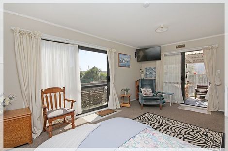Photo of property in 8 Huia Street, Foxton Beach, Foxton, 4815