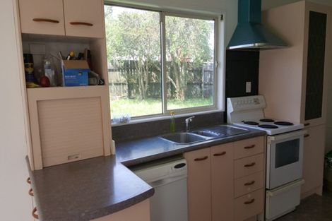 Photo of property in 10 St Margaret Place, West Harbour, Auckland, 0618