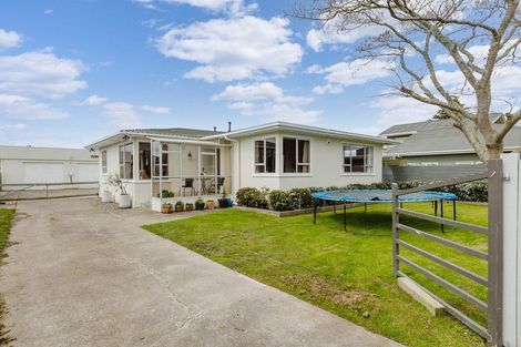 Photo of property in 4 Sutherland Crescent, Westbrook, Palmerston North, 4412