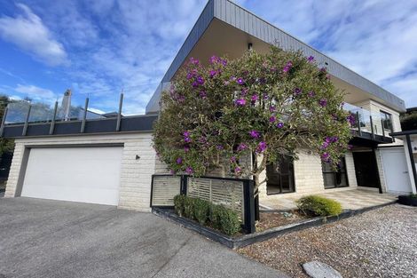 Photo of property in 8a Taumata Road, Castor Bay, Auckland, 0620