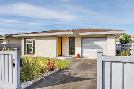Photo of property in 2b Droylsden Place, Palmerston North, 4410