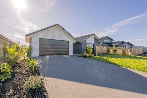 Photo of property in 28 Ngaroma Crescent, Whitianga, 3510
