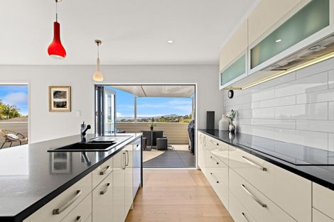 Photo of property in 82 Kowhai Road, Campbells Bay, Auckland, 0630