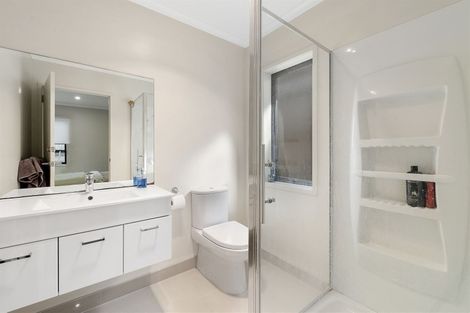 Photo of property in 42 Springvale Drive, Fairview Heights, Auckland, 0632