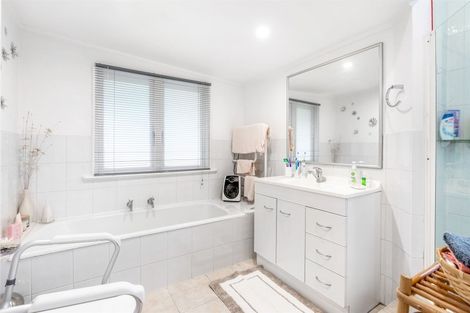 Photo of property in 13 Awaruku Road, Torbay, Auckland, 0630