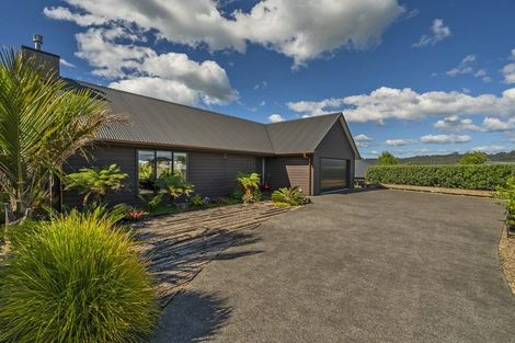 Photo of property in 18 Topping Place, Whitianga, 3510