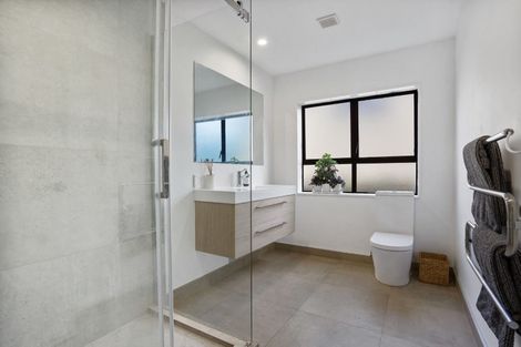 Photo of property in 1/5 Argyle Terrace, Milford, Auckland, 0620