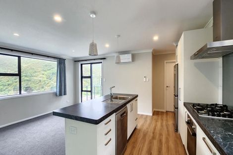 Photo of property in 27 Rarangi Way, Owhiro Bay, Wellington, 6023