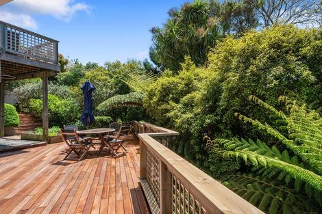 Photo of property in 6 Mollyhawk Place, Birkenhead, Auckland, 0626
