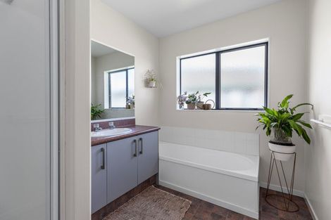 Photo of property in 1 Thoroughbred Place, Papamoa Beach, Papamoa, 3118